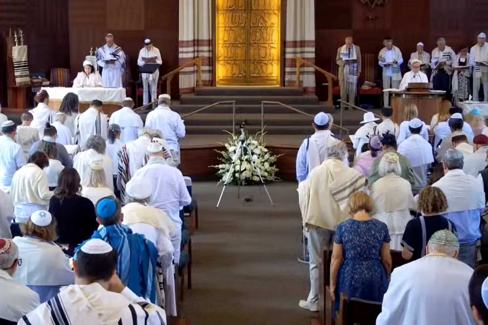 Temple Beth Abraham sanctuary on Yom Kippur